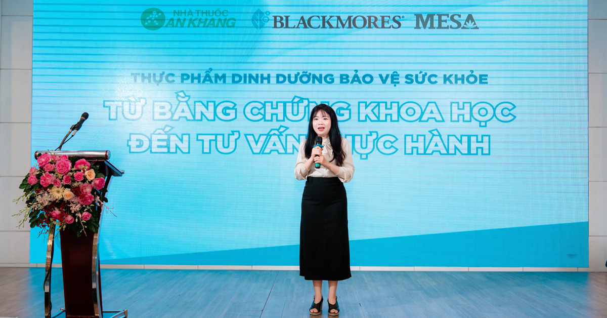 Bà La Ngọc Bảo Trân - Giám đốc ngành hàng Nhà thuốc An Khang phát biểu