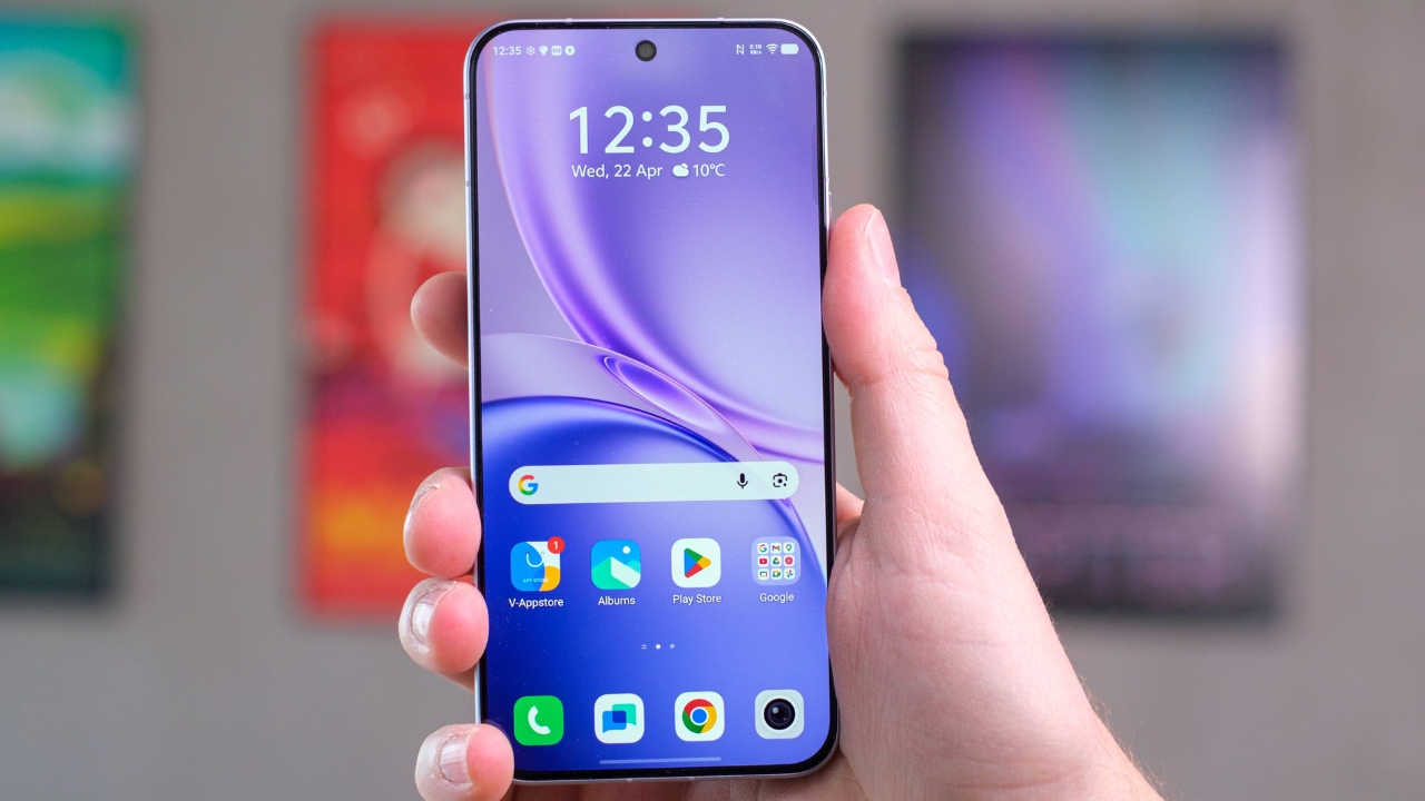 Trên tay vivo X300 FE: Thiết kế đẹp, Snapdragon 8 Gen 5, pin 6500 mAh Trên tay vivo X300 FE: Thiết kế đẹp, Snapdragon 8 Gen 5, pin 6500 mAh