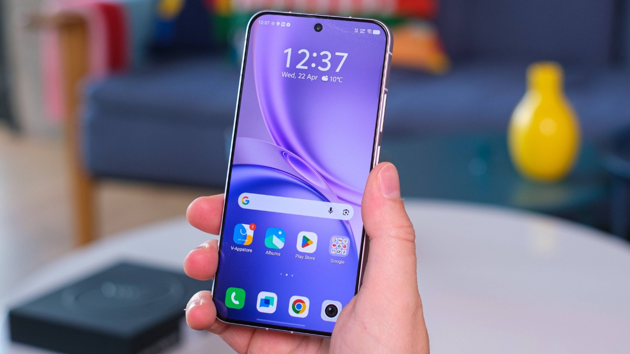 Trên tay vivo X300 FE: Thiết kế đẹp, Snapdragon 8 Gen 5, pin 6500 mAh Trên tay vivo X300 FE: Thiết kế đẹp, Snapdragon 8 Gen 5, pin 6500 mAh