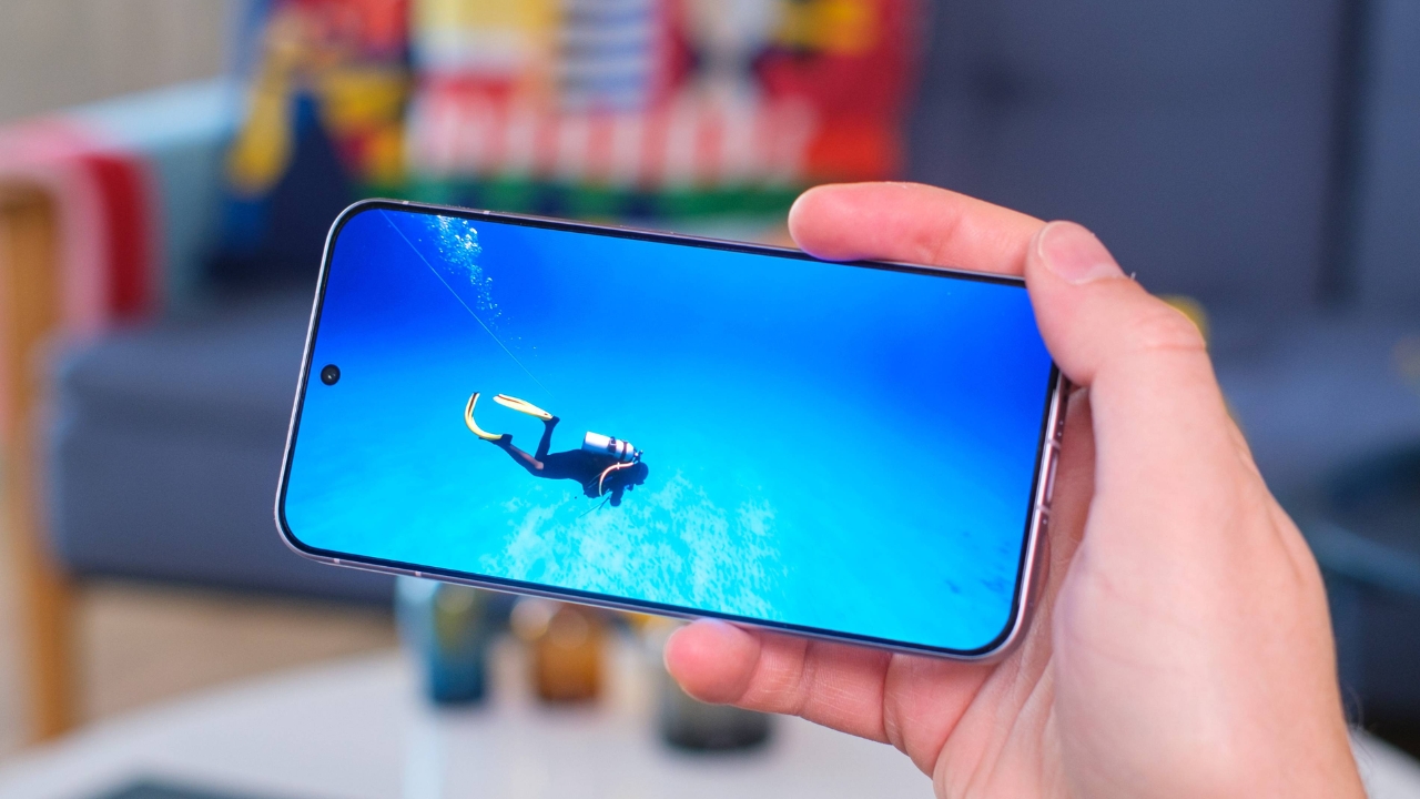 Trên tay vivo X300 FE: Thiết kế đẹp, Snapdragon 8 Gen 5, pin 6500 mAh Trên tay vivo X300 FE: Thiết kế đẹp, Snapdragon 8 Gen 5, pin 6500 mAh