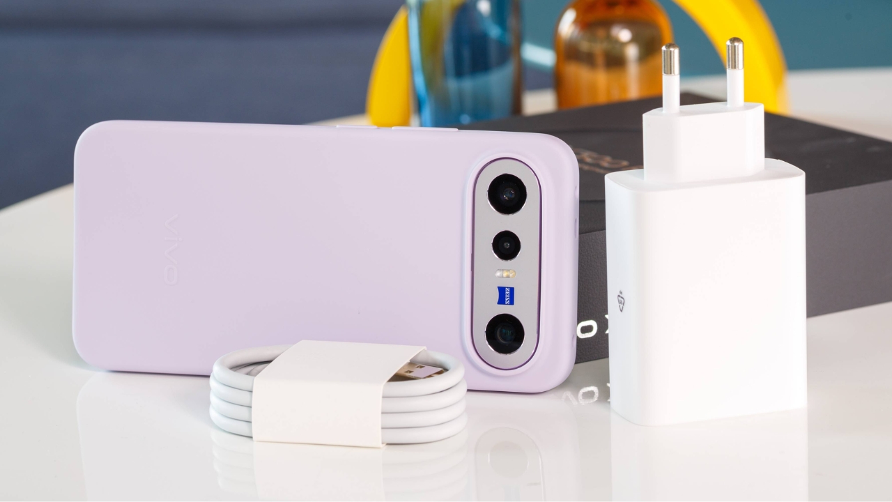 Trên tay vivo X300 FE: Thiết kế đẹp, Snapdragon 8 Gen 5, pin 6500 mAh Trên tay vivo X300 FE: Thiết kế đẹp, Snapdragon 8 Gen 5, pin 6500 mAh