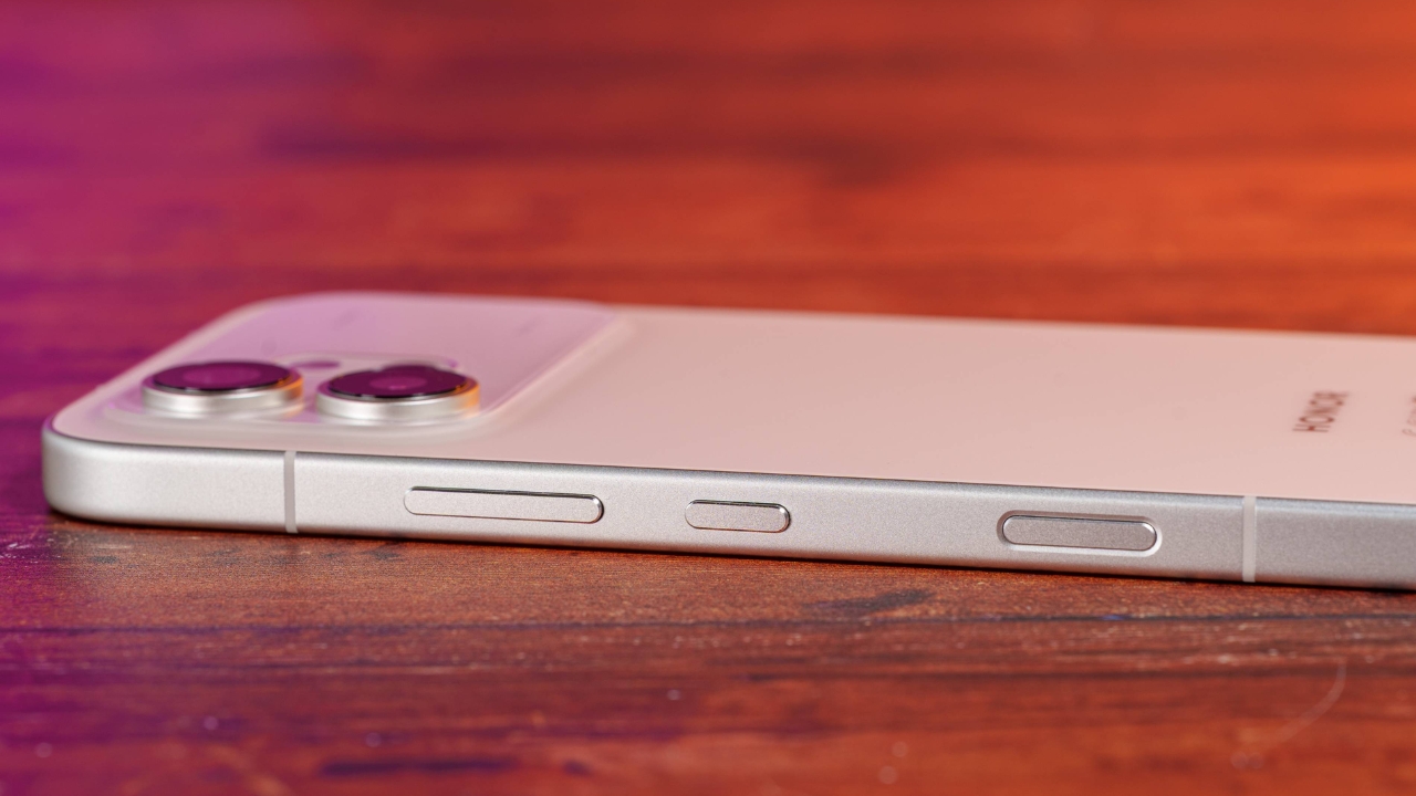 Trên tay HONOR 600: Thiết kế cao cấp, chip Snapdragon 7 Gen 4 và camera chính 200 MP Trên tay HONOR 600: Thiết kế cao cấp, chip Snapdragon 7 Gen 4 và camera chính 200 MP