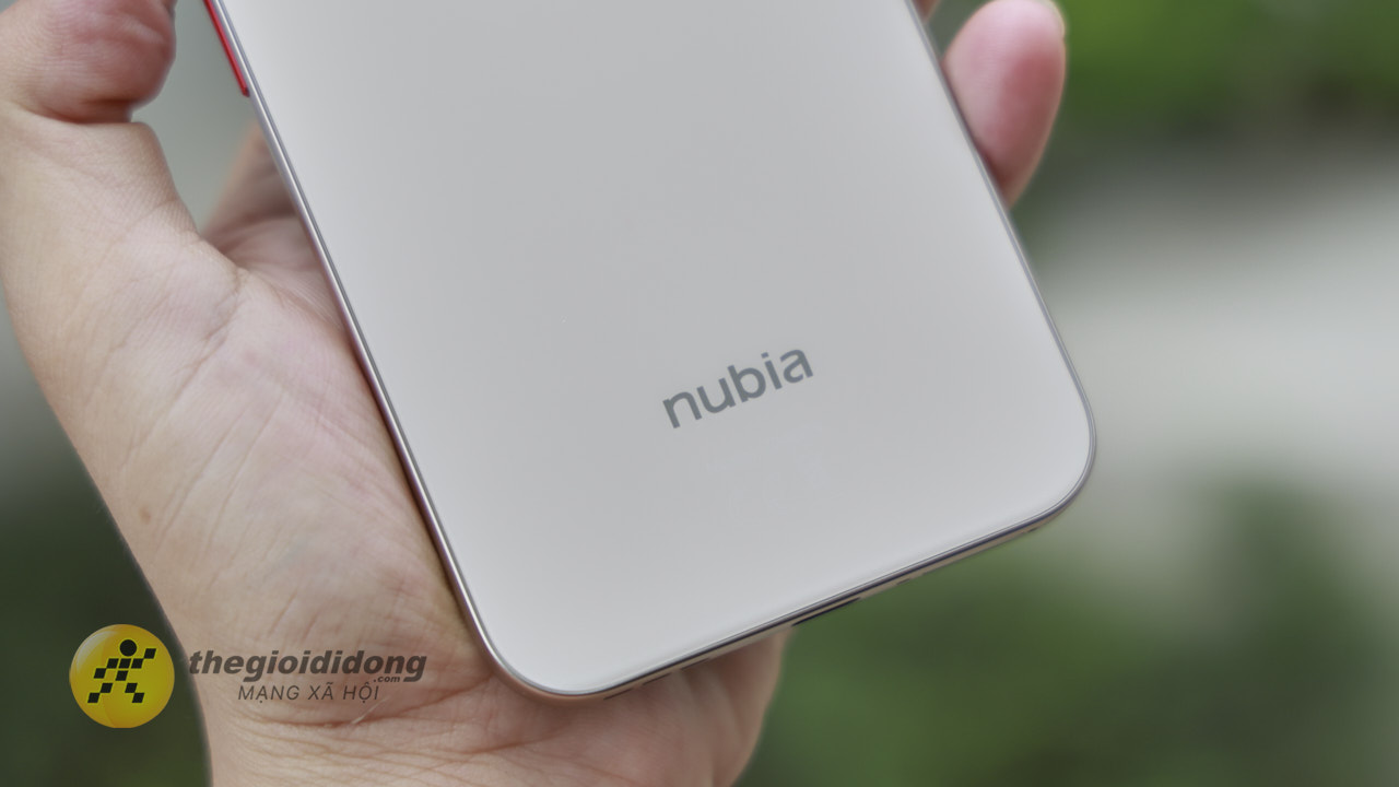 Trên tay Nubia Air: Giá hơn 5 triệu mà có màn hình AMOLED 1.5K, thiết kế siêu mỏng 6 mm Trên tay Nubia Air: Giá hơn 5 triệu mà có màn hình AMOLED 1.5K, thiết kế siêu mỏng 6 mm