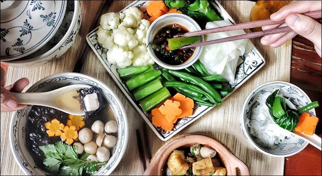 Việc ăn chay giúp hệ tiêu hóa giảm bớt gánh nặng, ngăn ngừa chứng đầy hơi, khó tiêu Việc ăn chay giúp hệ tiêu hóa giảm bớt gánh nặng, ngăn ngừa chứng đầy hơi, khó tiêu
