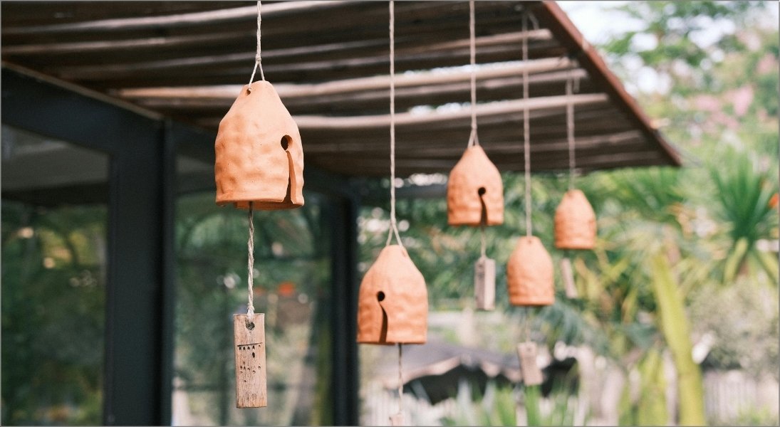 Chuông gió là một vật phẩm phong thủy vô cùng mạnh mẽ trong việc điều chuyển dòng năng lượng Chuông gió là một vật phẩm phong thủy vô cùng mạnh mẽ trong việc điều chuyển dòng năng lượng