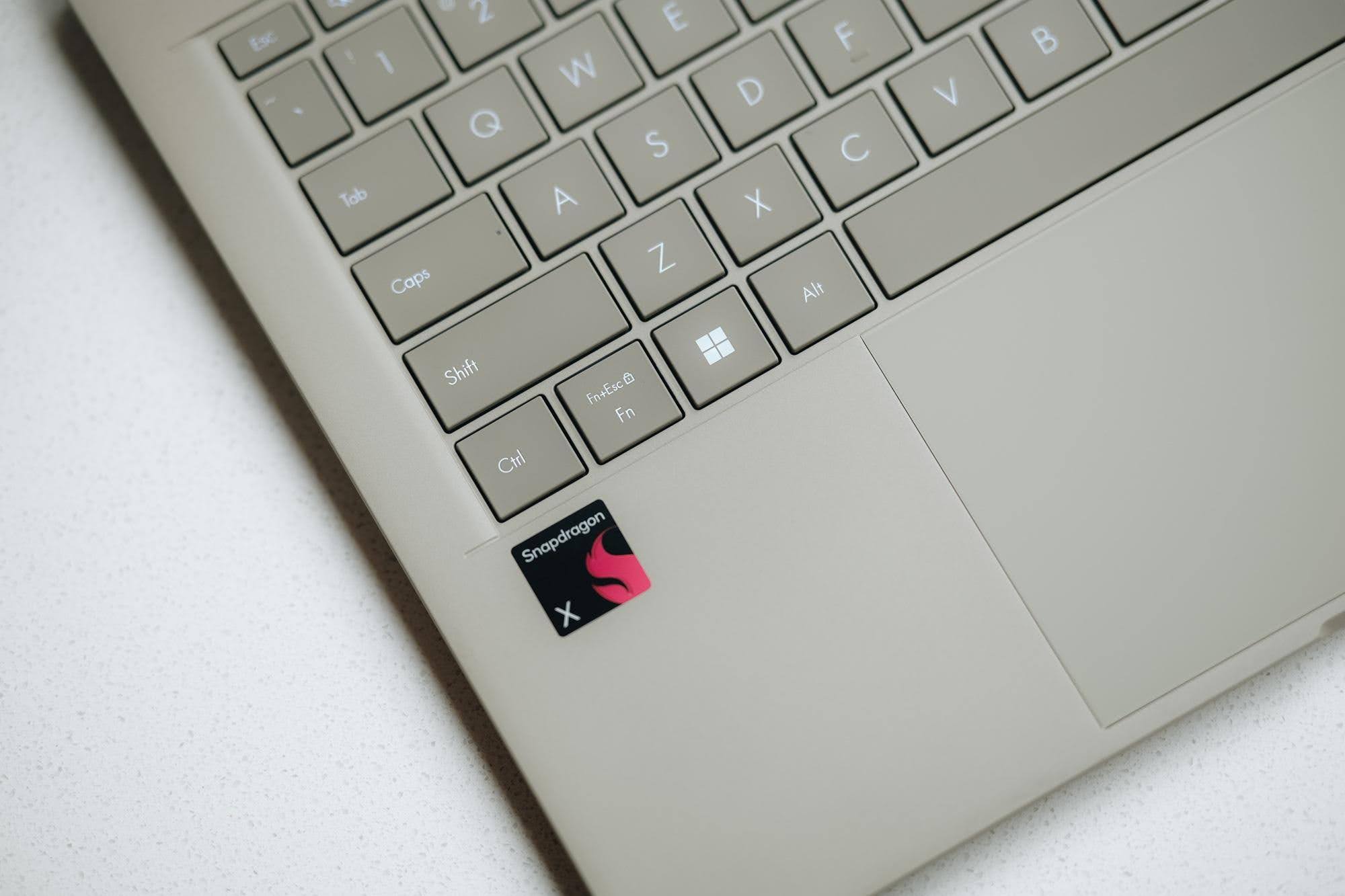 Laptop Snapdragon khác gì laptop Intel và AMD? Có nên mua laptop Snapdragon không? Laptop Snapdragon khác gì laptop Intel và AMD? Có nên mua laptop Snapdragon không?