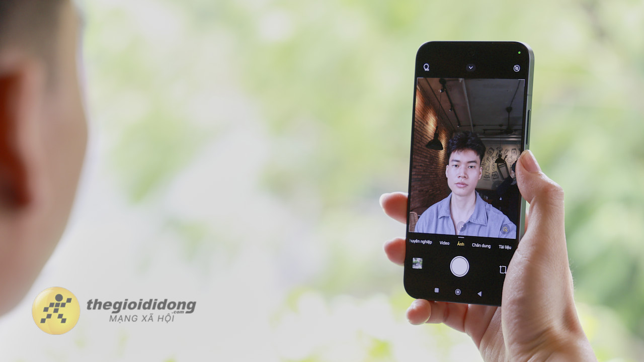 Camera trước