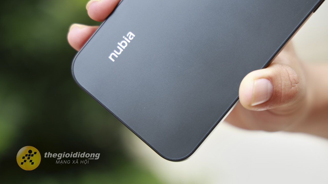 Trên tay Nubia V80 Design: Thiết kế có độ hoàn thiện cao, chip UNISOC T7280, pin 5.000 mAh Trên tay Nubia V80 Design: Thiết kế có độ hoàn thiện cao, chip UNISOC T7280, pin 5.000 mAh