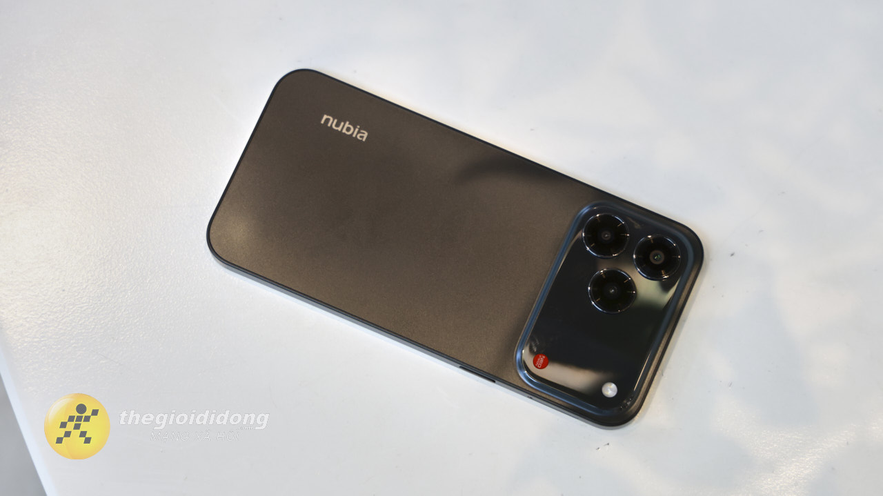 Trên tay Nubia V80 Design: Thiết kế có độ hoàn thiện cao, chip UNISOC T7280, pin 5.000 mAh Trên tay Nubia V80 Design: Thiết kế có độ hoàn thiện cao, chip UNISOC T7280, pin 5.000 mAh