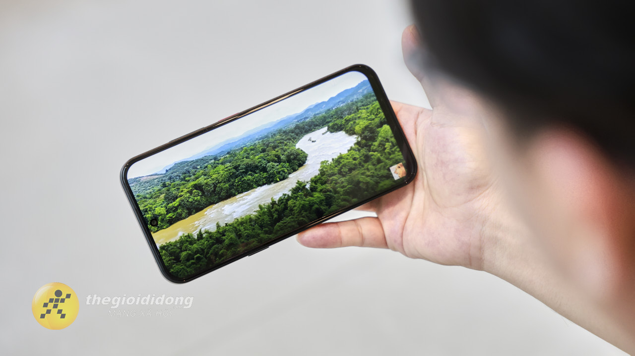 Trên tay Nubia V80 Design: Thiết kế có độ hoàn thiện cao, chip UNISOC T7280, pin 5.000 mAh Trên tay Nubia V80 Design: Thiết kế có độ hoàn thiện cao, chip UNISOC T7280, pin 5.000 mAh