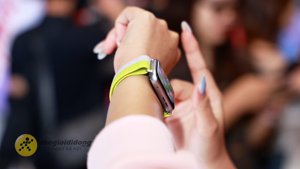 Trên tay HUAWEI Watch Fit 5: Thiết kế chắc chắn, màn hình 2.500 nits, dây đeo nhiều màu sắc