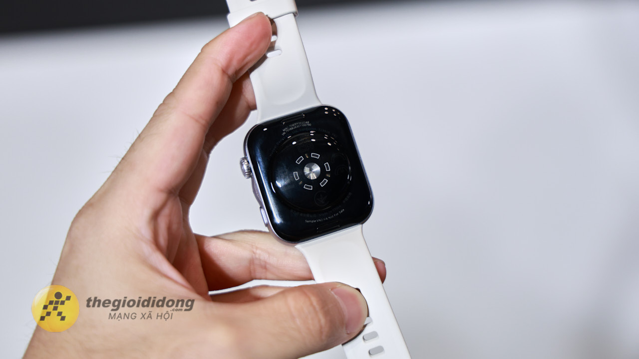 Trên tay HUAWEI Watch Fit 5: Thiết kế chắc chắn, màn hình 2.500 nits, dây đeo nhiều màu sắc
