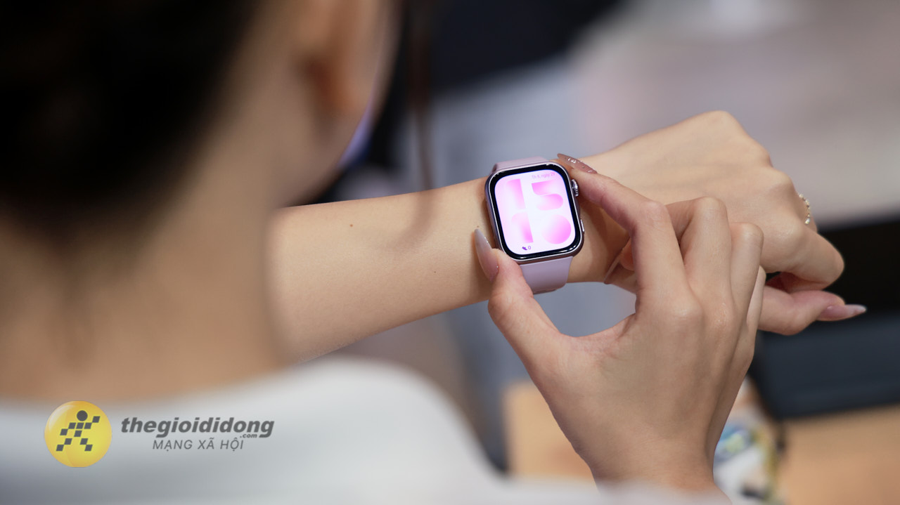 Trên tay HUAWEI Watch Fit 5: Thiết kế chắc chắn, màn hình 2.500 nits, dây đeo nhiều màu sắc