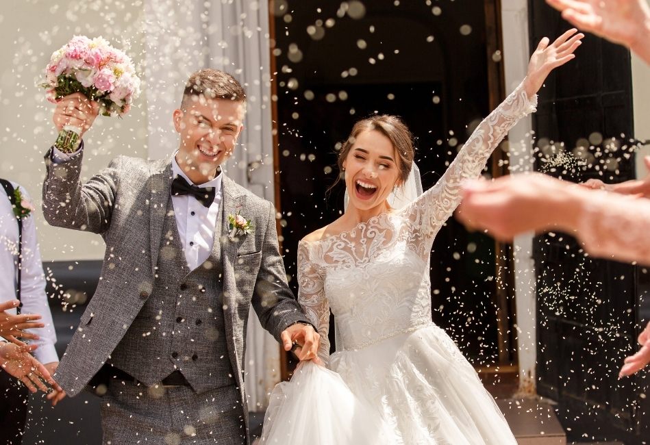 Caption ảnh cưới lãng mạn và đầy cảm xúc