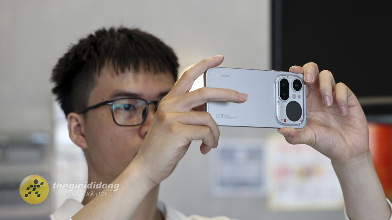 Trên tay Nothing Phone (4a) Pro Trên tay Nothing Phone (4a) Pro
