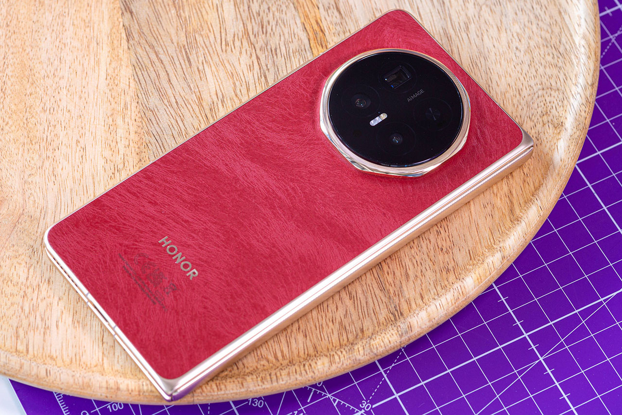 Trên tay HONOR Magic V6 Camera sau