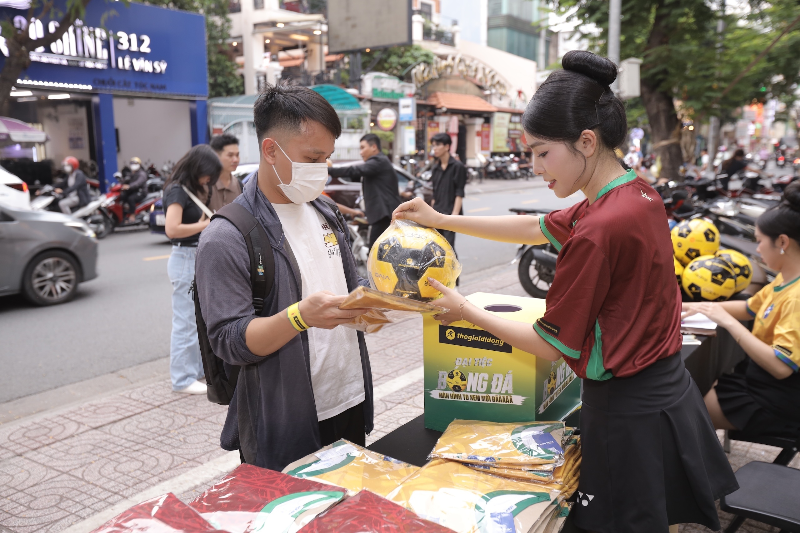 Đại tiệc bóng đá