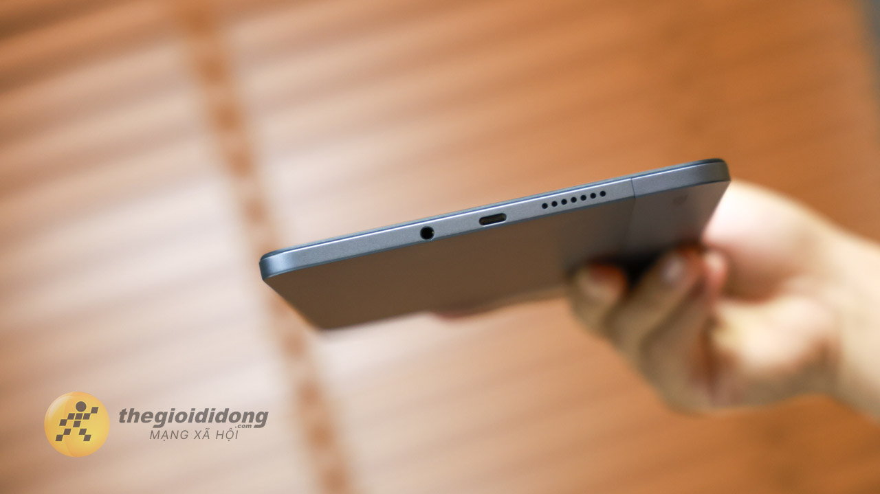 Trên tay Redmi Pad 2 9.7 inch: Thiết kế nhỏ gọn, Snapdragon 6s Gen 2 và pin 7.600 mAh