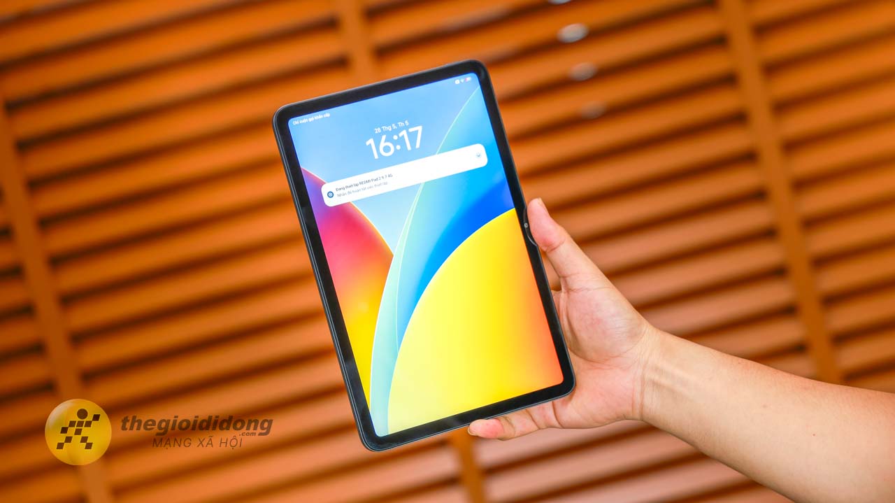 Trên tay Redmi Pad 2 9.7 inch: Thiết kế nhỏ gọn, Snapdragon 6s Gen 2 và pin 7.600 mAh