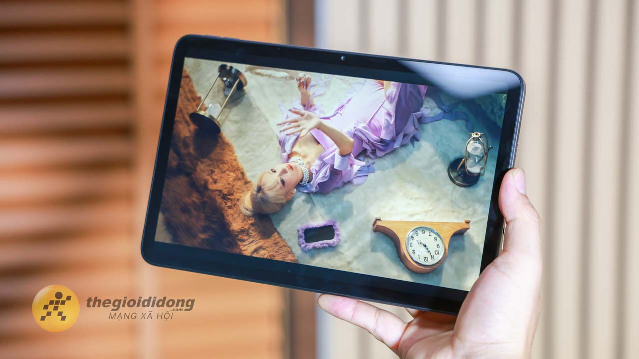 Trên tay Redmi Pad 2 9.7 inch: Thiết kế nhỏ gọn, Snapdragon 6s Gen 2 và pin 7.600 mAh