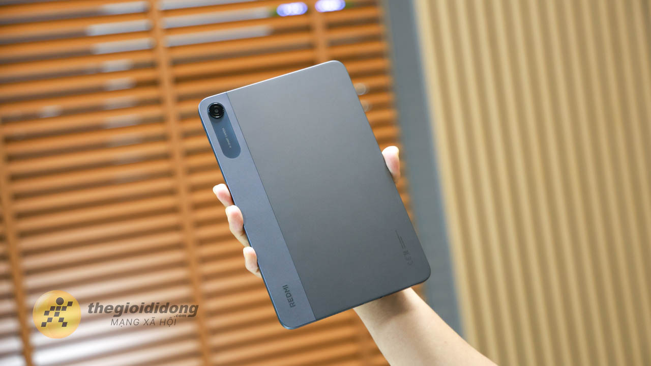 Trên tay Redmi Pad 2 9.7 inch: Thiết kế nhỏ gọn, Snapdragon 6s Gen 2 và pin 7.600 mAh