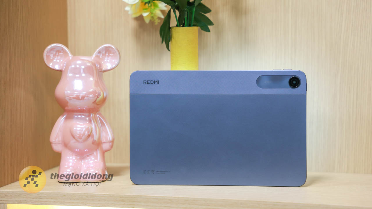 Trên tay Redmi Pad 2 9.7 inch: Thiết kế nhỏ gọn, Snapdragon 6s Gen 2 và pin 7.600 mAh