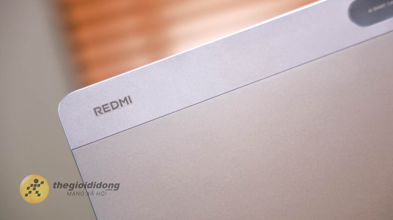 Trên tay Redmi Pad 2 9.7 inch: Thiết kế nhỏ gọn, Snapdragon 6s Gen 2 và pin 7.600 mAh