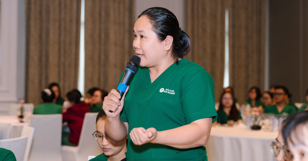 Dược sĩ tích cực trao đổi, đặt câu hỏi cùng chuyên gia