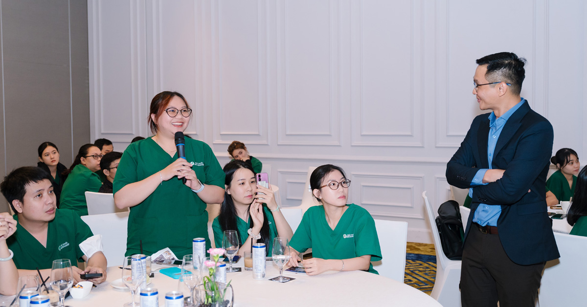 Phiên thảo luận sôi nổi giữa chuyên gia và dược sĩ Nhà thuốc An Khang