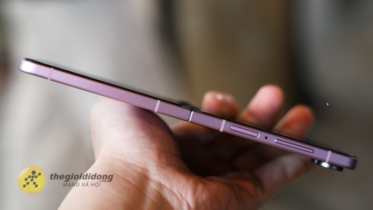 Galaxy Z Flip 8 sở hữu thiết kế gập vỏ sò nhỏ gọn mỏng nhẹ 180g Galaxy Z Flip 8 sở hữu thiết kế gập vỏ sò nhỏ gọn mỏng nhẹ 180g