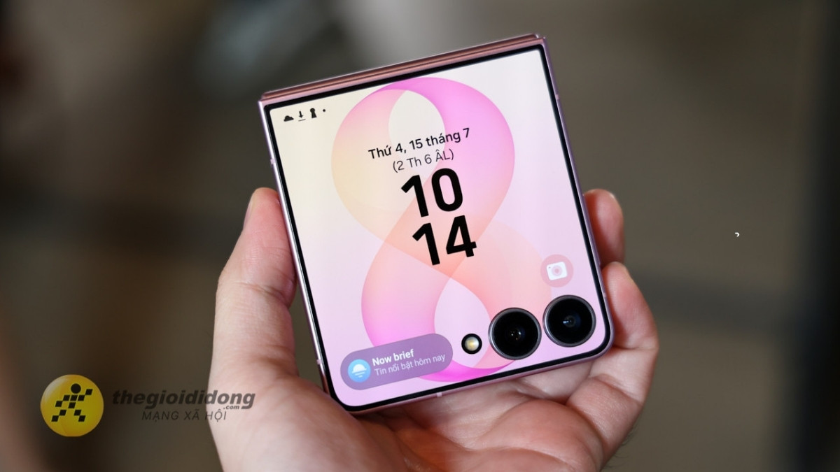 Màn hình phụ FlexWindow 4.1 inch ấn tượng trên Galaxy Z Flip 8 Màn hình phụ FlexWindow 4.1 inch ấn tượng trên Galaxy Z Flip 8