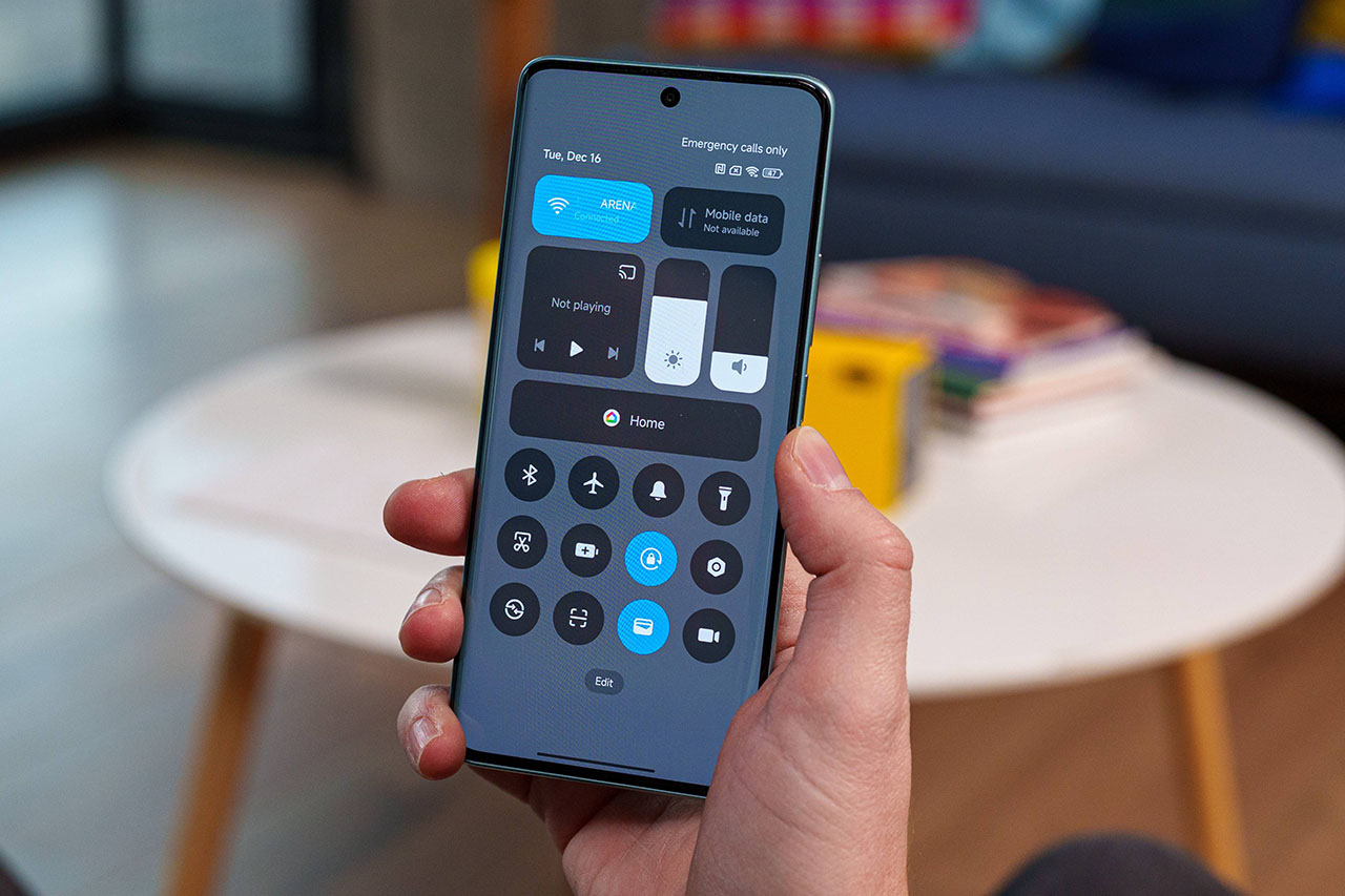 Trên tay POCO M8 5G Cấu hình