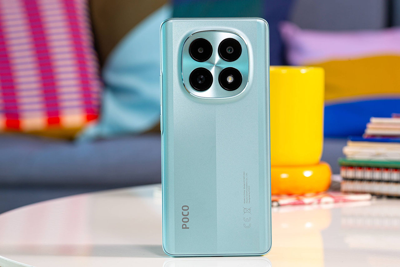 Trên tay POCO M8 5G Mặt lưng