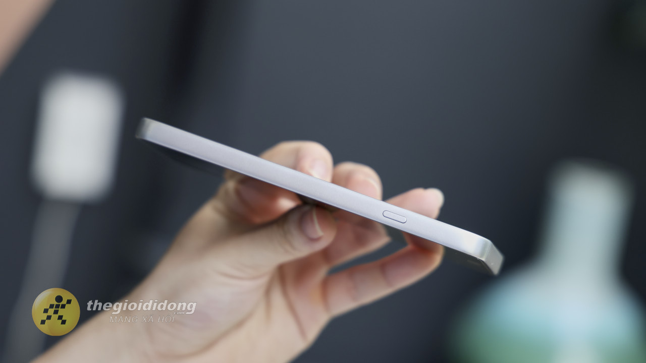 Trên tay OPPO Reno16F 5G Cạnh trái