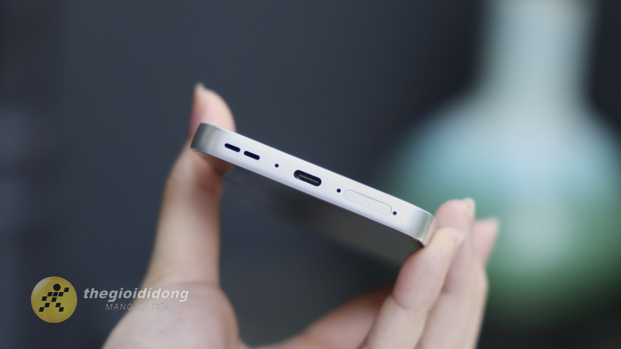 Trên tay OPPO Reno16F 5G Cạnh dưới