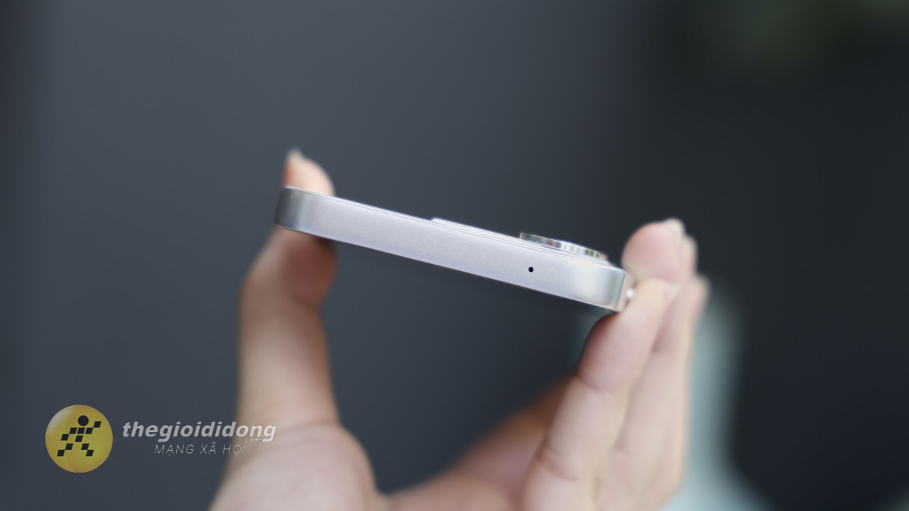 Trên tay OPPO Reno16F 5G Cạnh trên