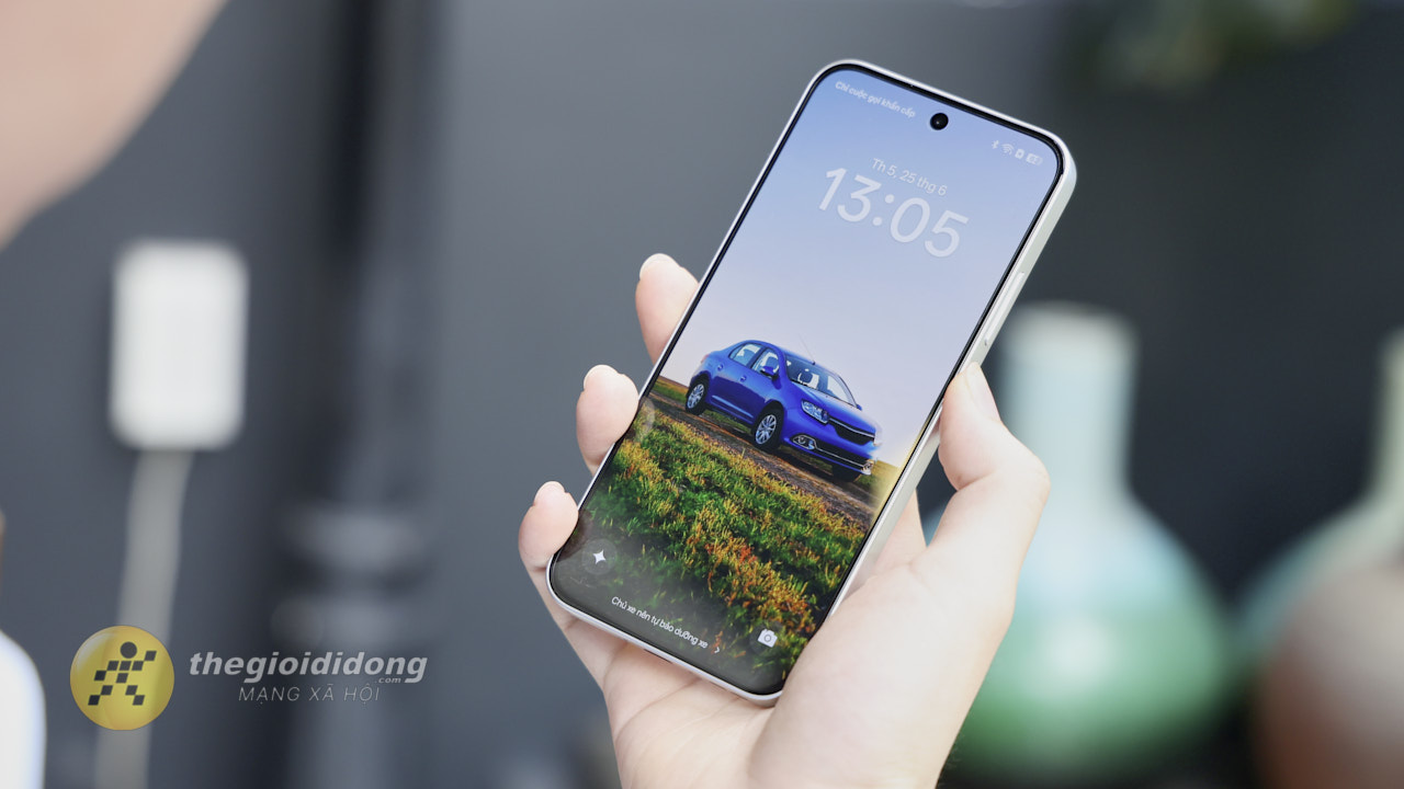 Trên tay OPPO Reno16F 5G Mặt trước