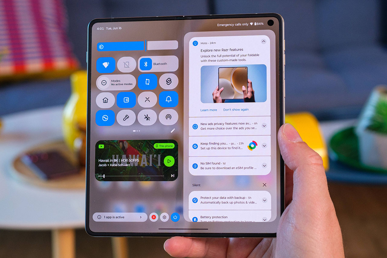 Trên Tay Motorola Razr Fold