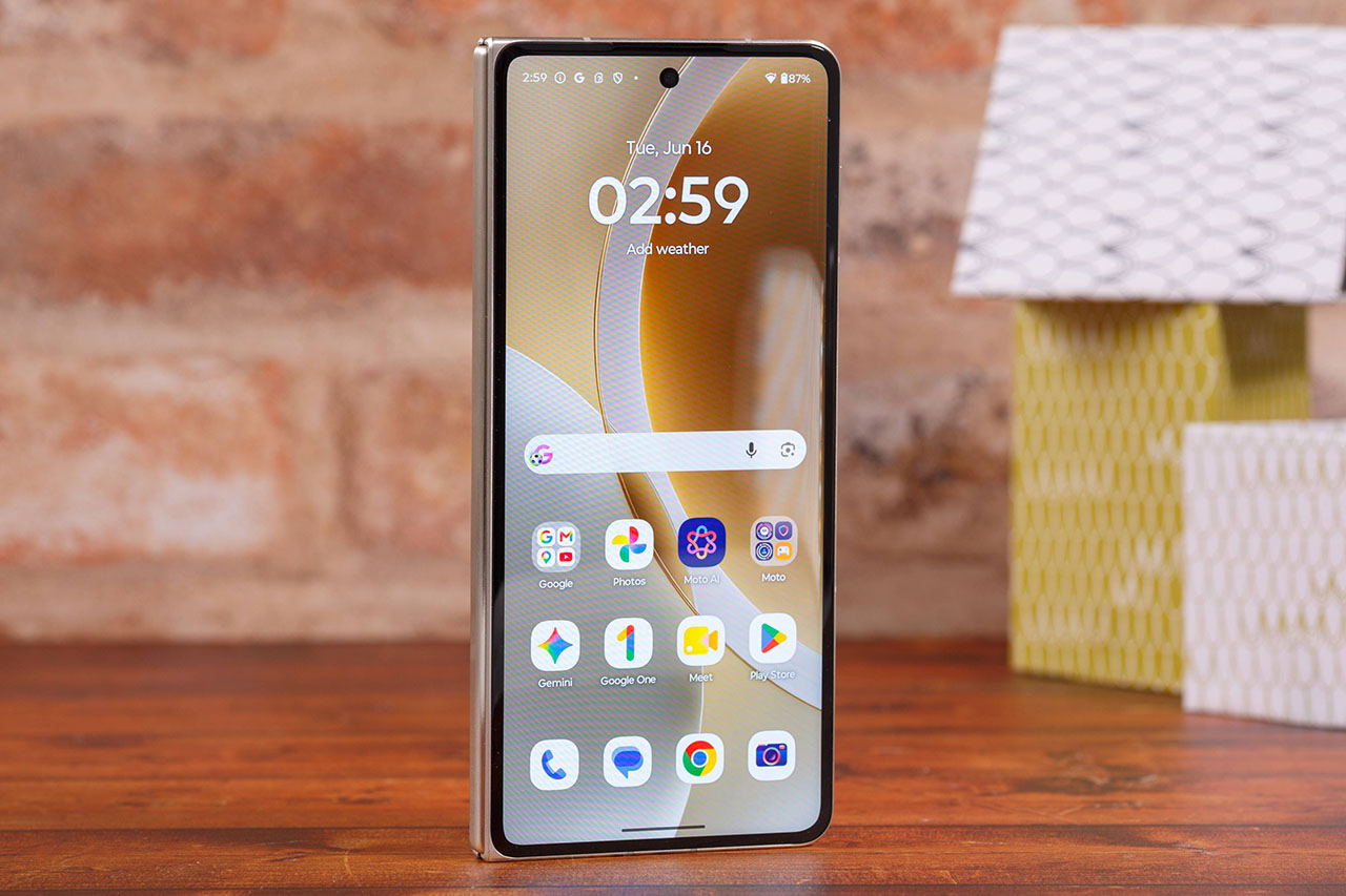 Trên Tay Motorola Razr Fold