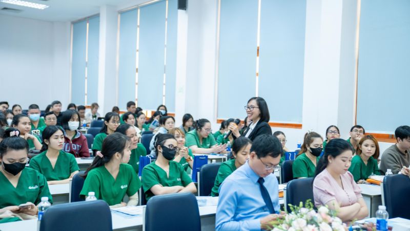 Chuyên gia chia sẻ những thông tin chuyên môn về tiêu chuẩn chất lượng, tính an toàn và cơ sở khoa học trong phát triển sản phẩm. Chuyên gia chia sẻ những thông tin chuyên môn về tiêu chuẩn chất lượng, tính an toàn và cơ sở khoa học trong phát triển sản phẩm.