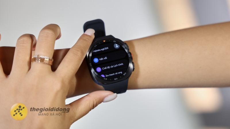 Galaxy Watch Ultra 2 hỗ trợ kết nối viễn thông qua eSIM độc lập Galaxy Watch Ultra 2 hỗ trợ kết nối viễn thông qua eSIM độc lập