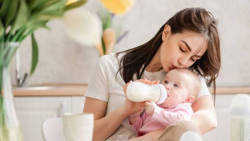 lưu ý khi áp dụng bảng ml sữa chuẩn cho bé 