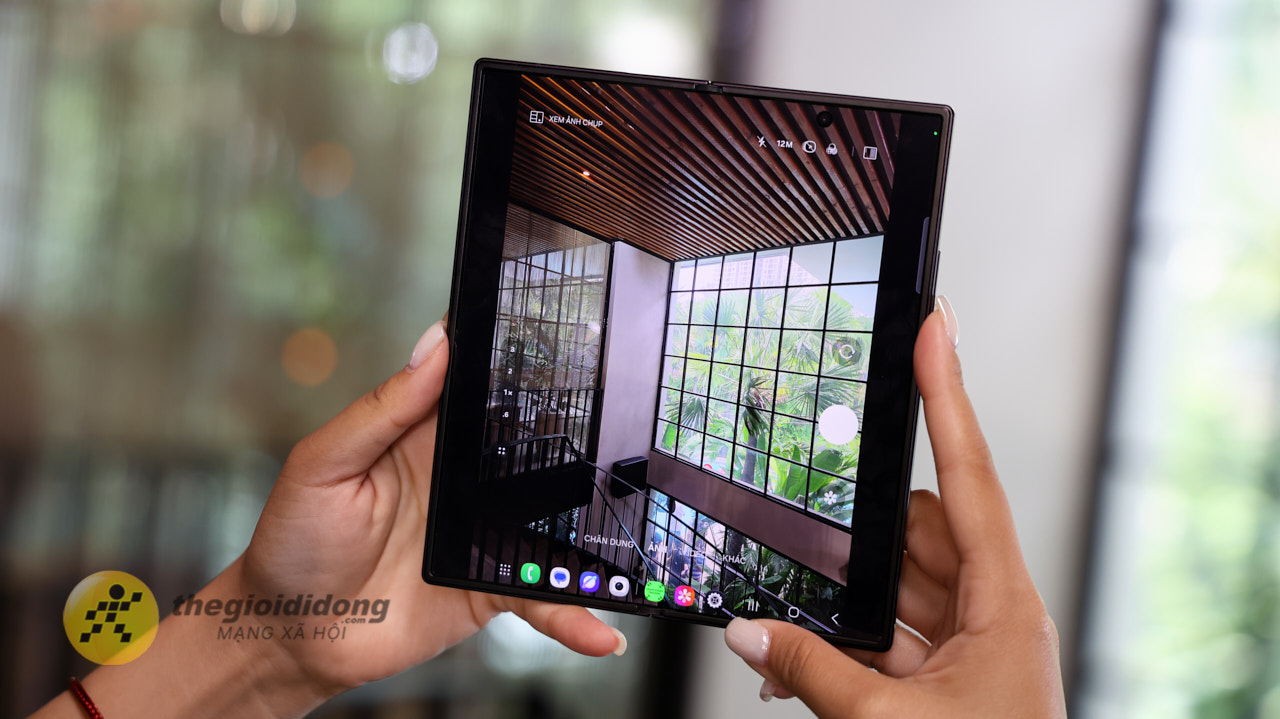 Trên Tay Galaxy Z Fold8 Ultra Trên Tay Galaxy Z Fold8 Ultra