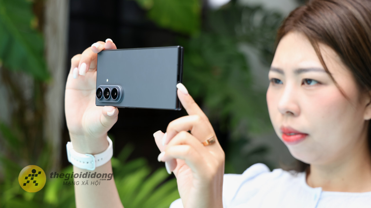 Trên Tay Galaxy Z Fold8 Ultra Trên Tay Galaxy Z Fold8 Ultra