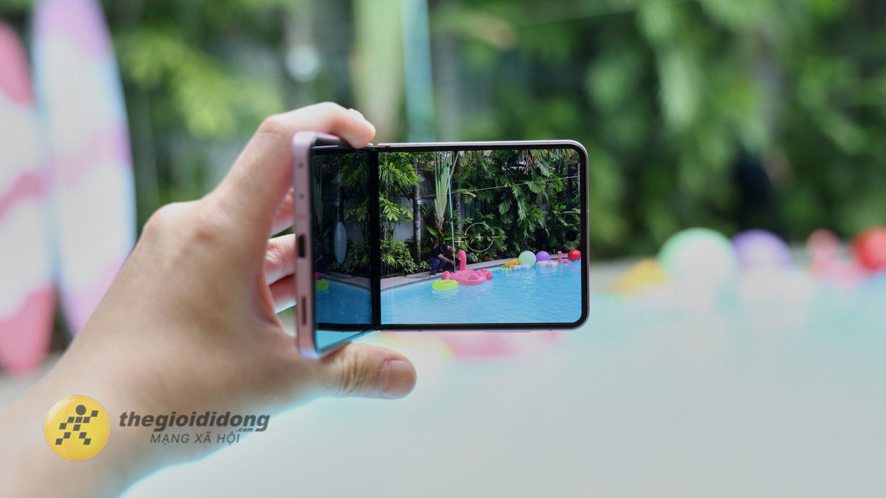 Trên Tay Galaxy Z Flip8 Trên Tay Galaxy Z Flip8