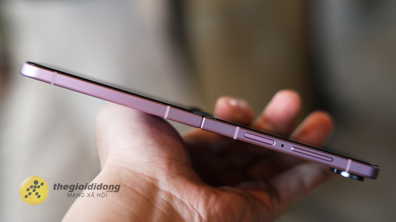 Trên Tay Galaxy Z Flip8 Trên Tay Galaxy Z Flip8