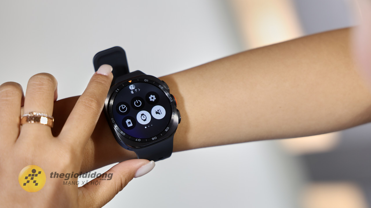 Trên Tay Galaxy Watch Ultra2 Trên Tay Galaxy Watch Ultra2