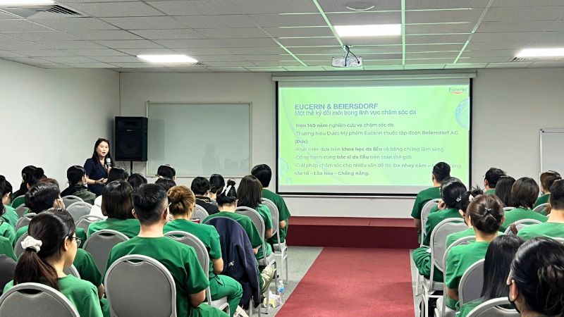 Diễn giả Lưu Thị Trúc Mai mở đầu chương trình đào tạo chuyên môn