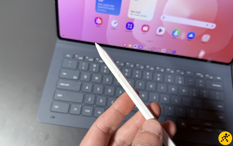 Tab S11 Series mang lại trải nghiệm S Pen mới và Galaxy AI Tab S11 Series mang lại trải nghiệm S Pen mới và Galaxy AI