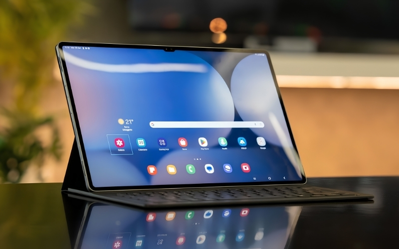 Galaxy Tab S10+ dùng màn Dynamic AMOLED 2X 12.4 inch nên có màn hình đẹp và mượt hơn Galaxy Tab S10+ dùng màn Dynamic AMOLED 2X 12.4 inch nên có màn hình đẹp và mượt hơn